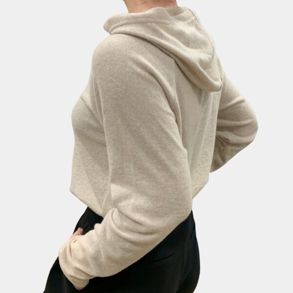 Pull fin à capuche