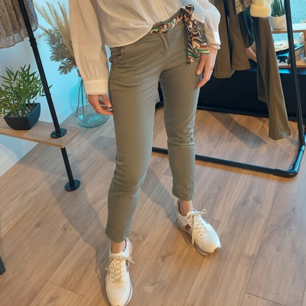 PANTALON KAKI CEINTURE FOULARD