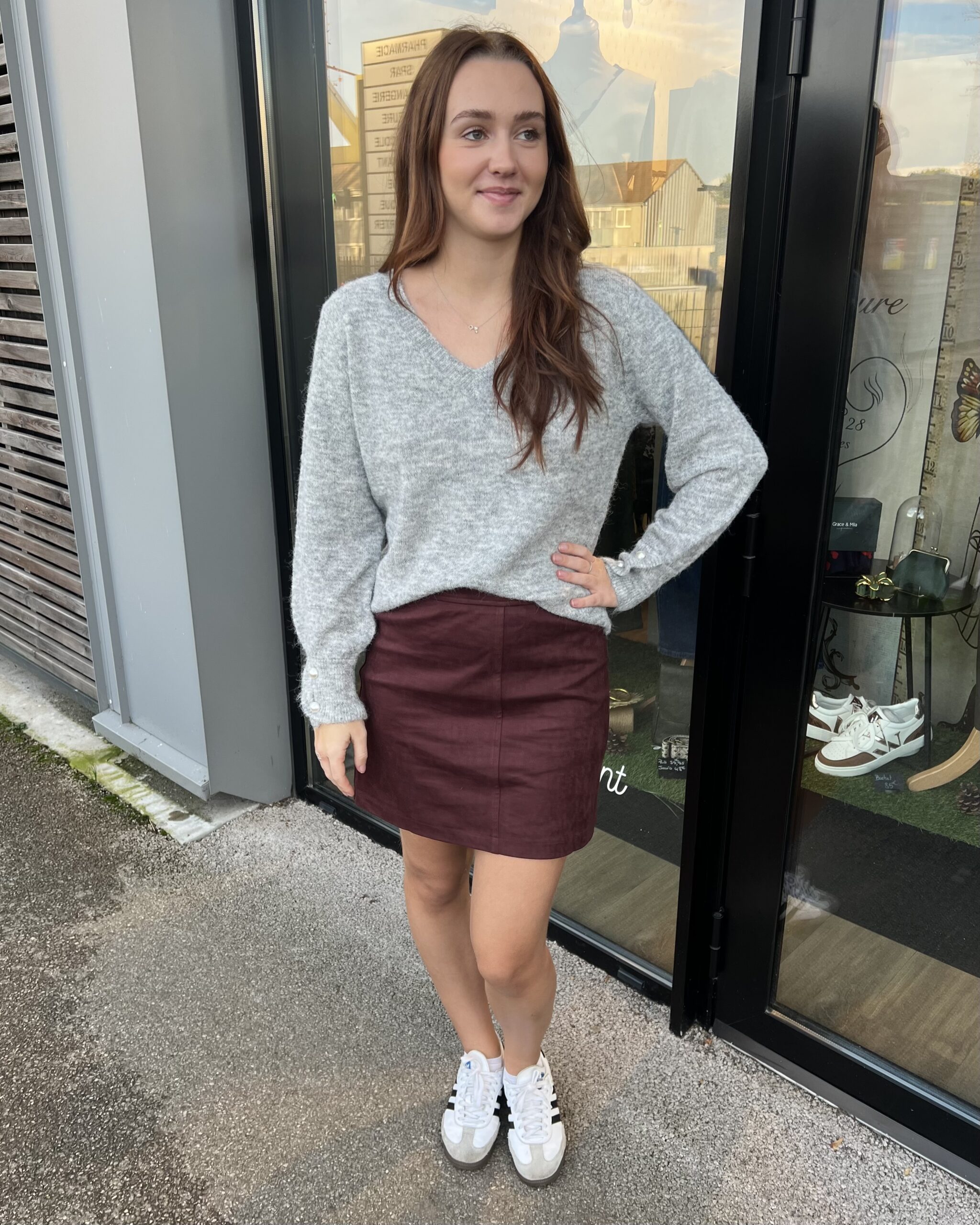 PULL GRIS COL V MANCHES BOUTON PERLE – Image 2