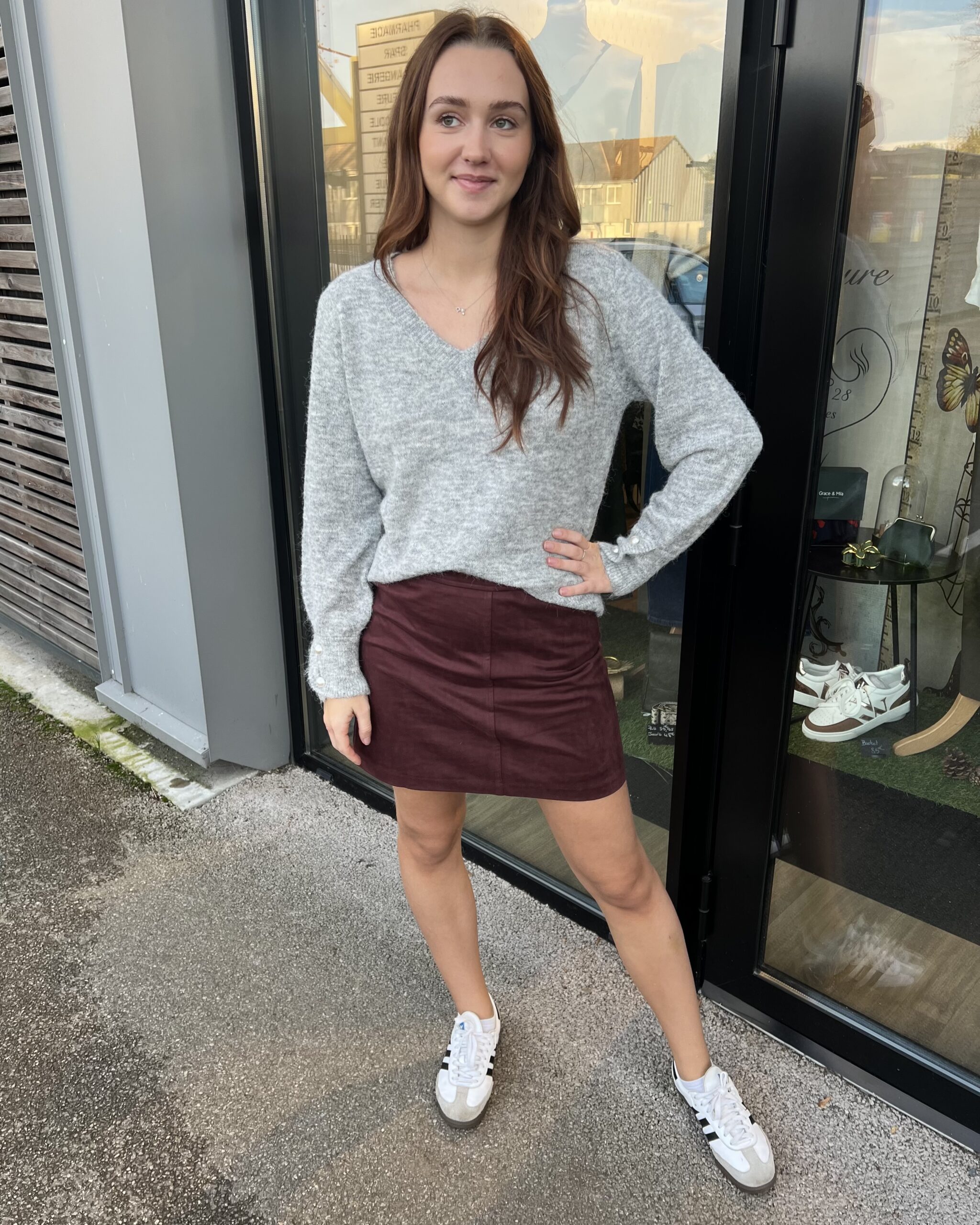 PULL GRIS COL V MANCHES BOUTON PERLE