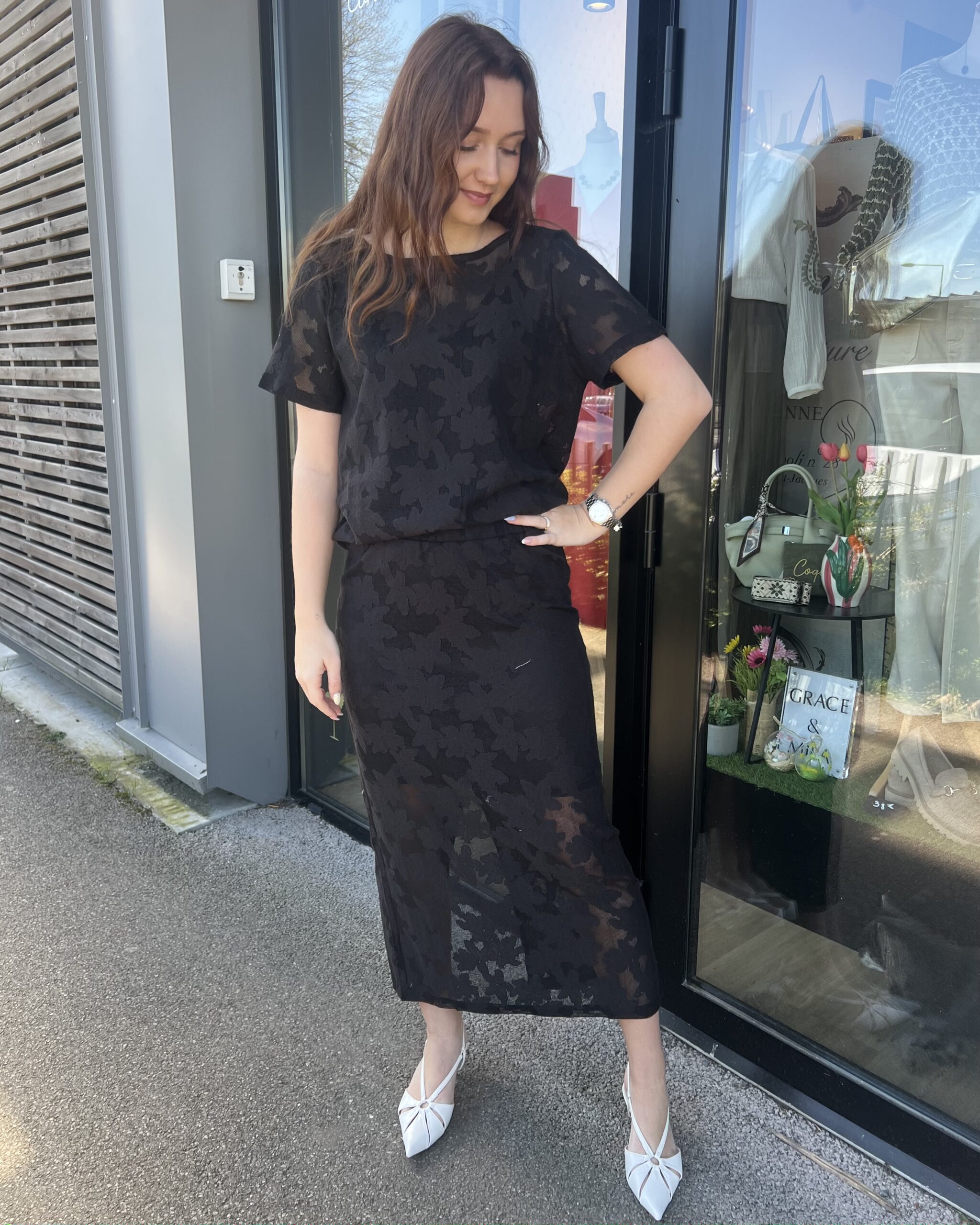 JUPE LONGUE NOIR AJOURÉ FLEURS – Image 3