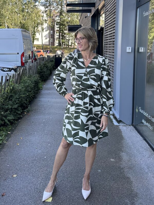 ROBE IMPRIMEE VERT ET BEIGE