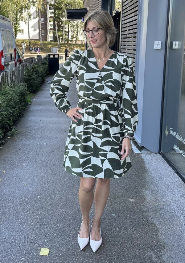 ROBE IMPRIMEE VERT ET BEIGE – Image 3
