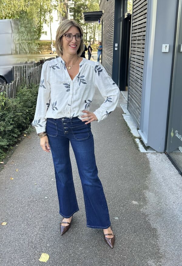 BLOUSE BLANCHE BRODERIE BLEUE – Image 2