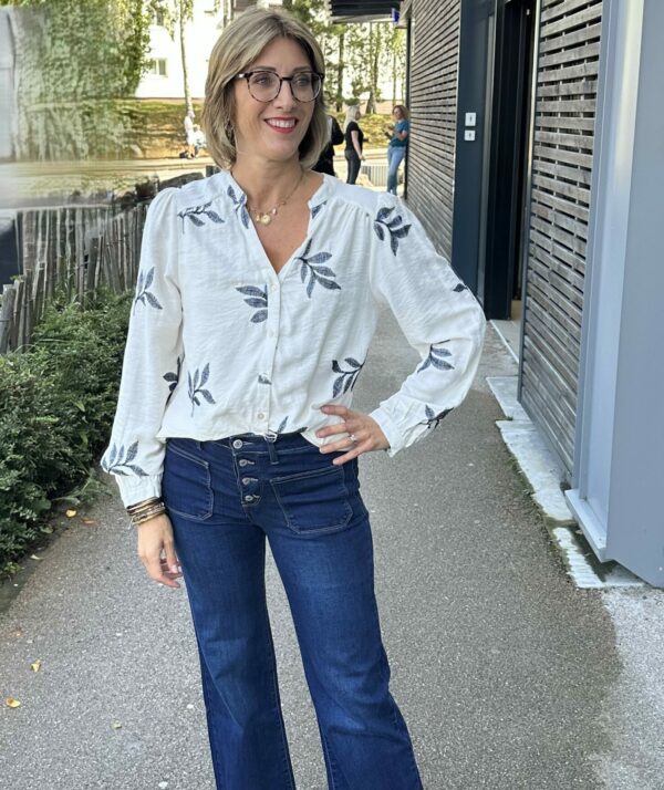 BLOUSE BLANCHE BRODERIE BLEUE