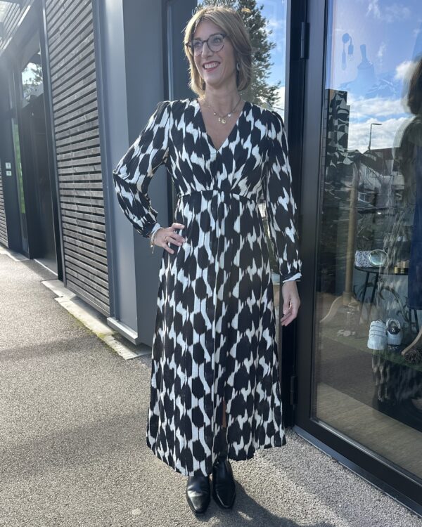 ROBE LONGUE NOIR ET BLANCHE – Image 2