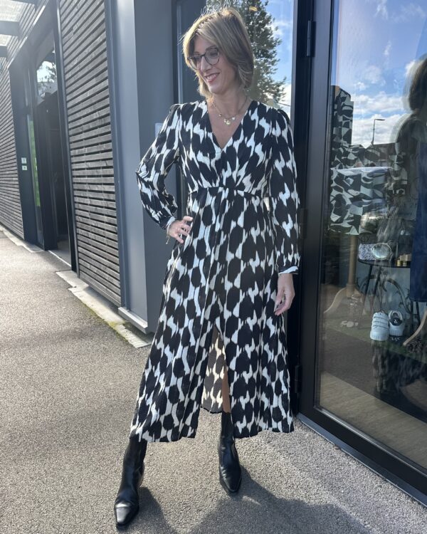 ROBE LONGUE NOIR ET BLANCHE