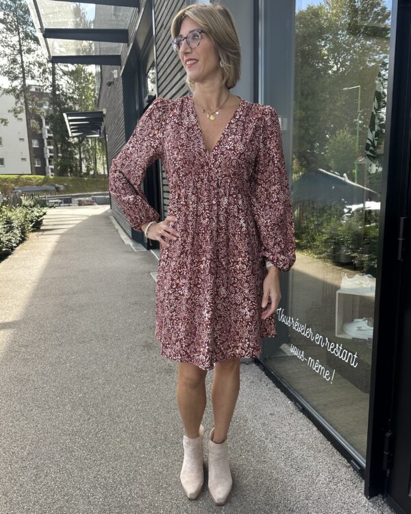 ROBE BORDEAUX MOTIF FLORAL, TAILLE ÉLASTIQUE – Image 2