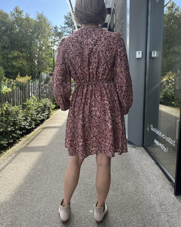 ROBE BORDEAUX MOTIF FLORAL, TAILLE ÉLASTIQUE – Image 3