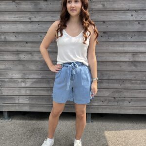 SHORT LÉGER BLEU CIEL AVEC CEINTURE
