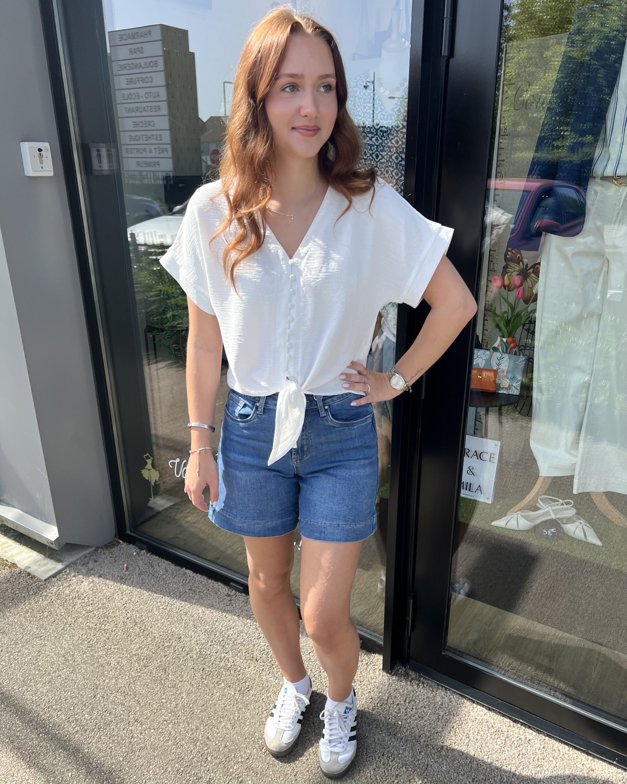 BLOUSE BLANCHE AVEC NOEUD