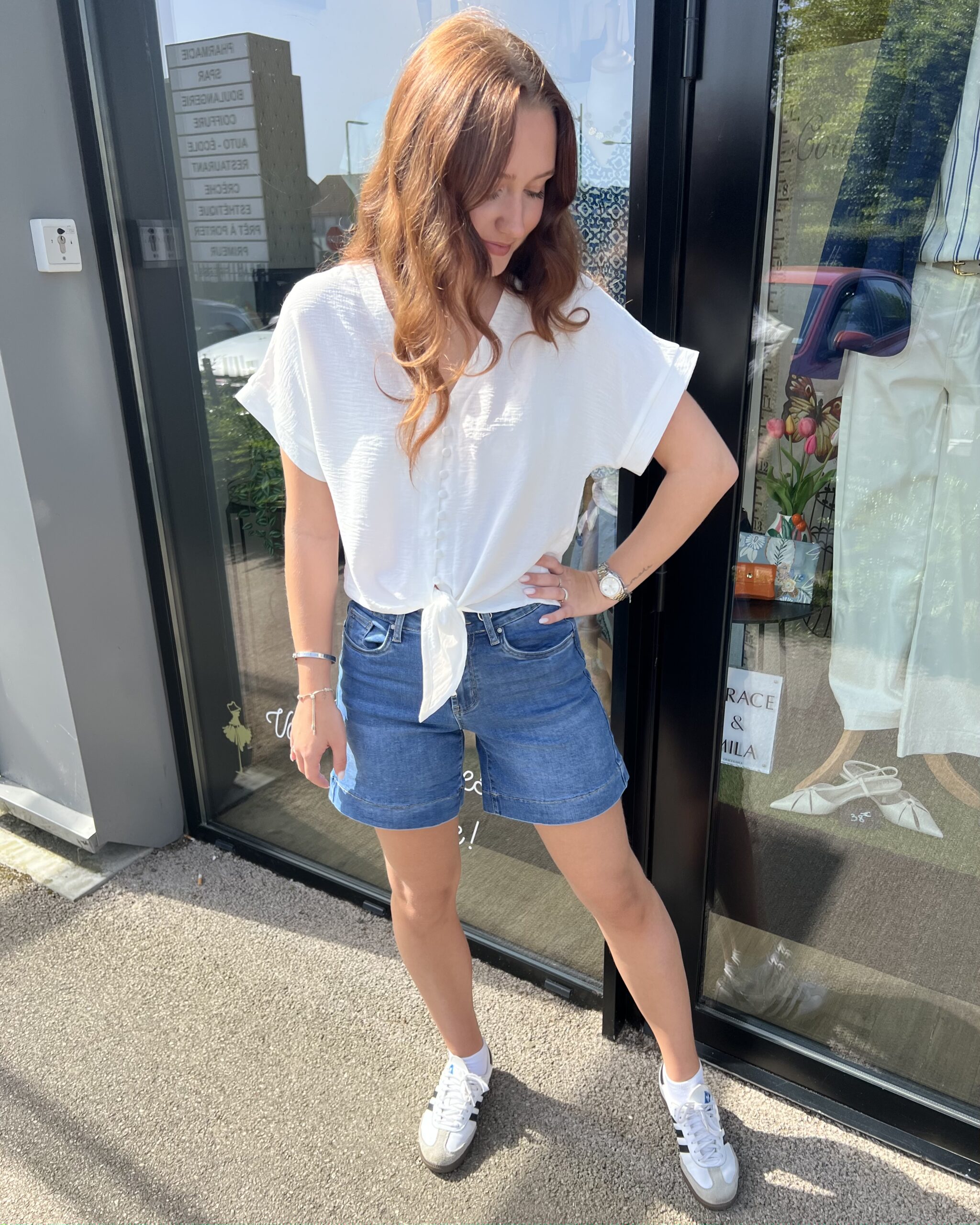 BLOUSE BLANCHE AVEC NOEUD – Image 2