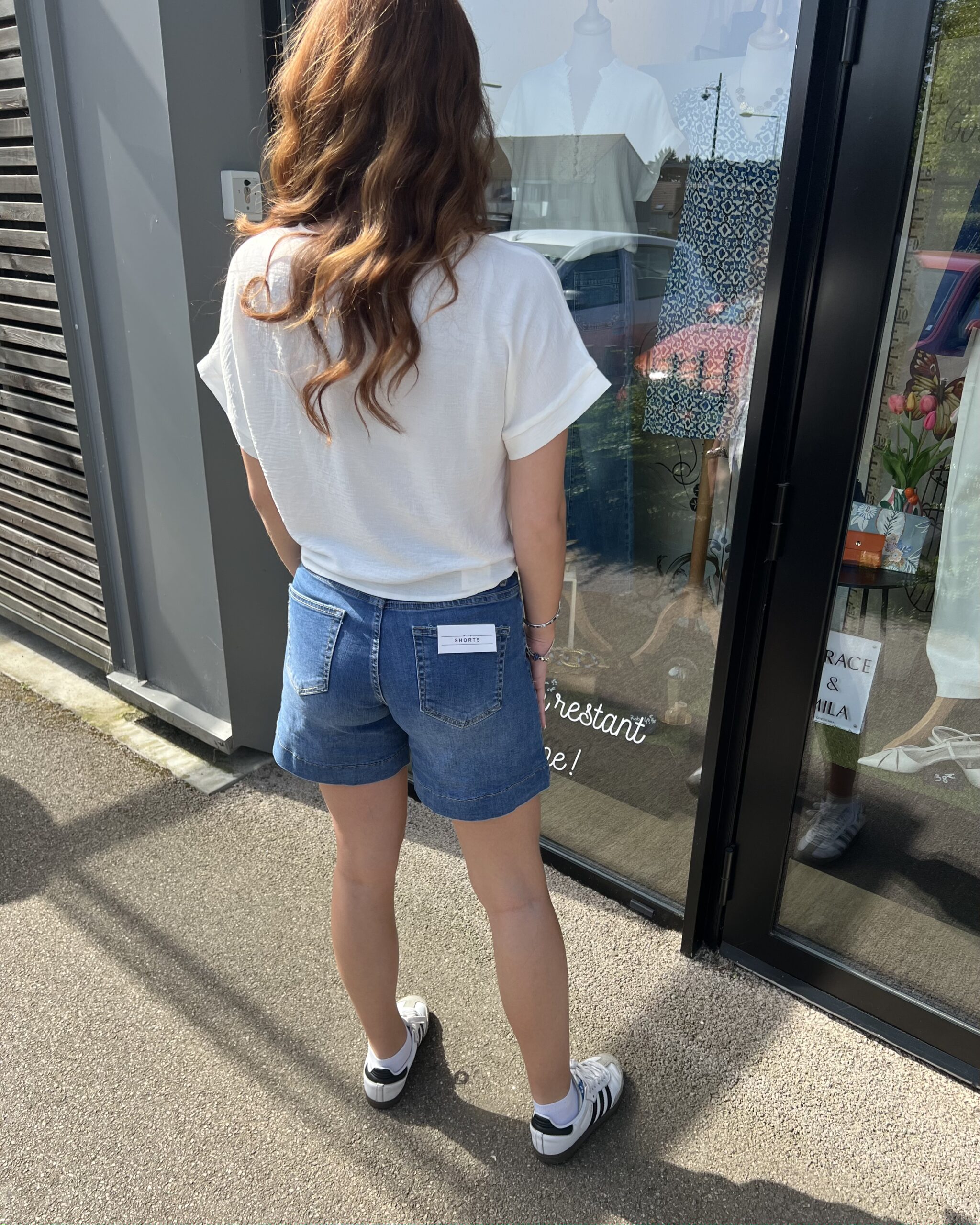 BLOUSE BLANCHE AVEC NOEUD – Image 3
