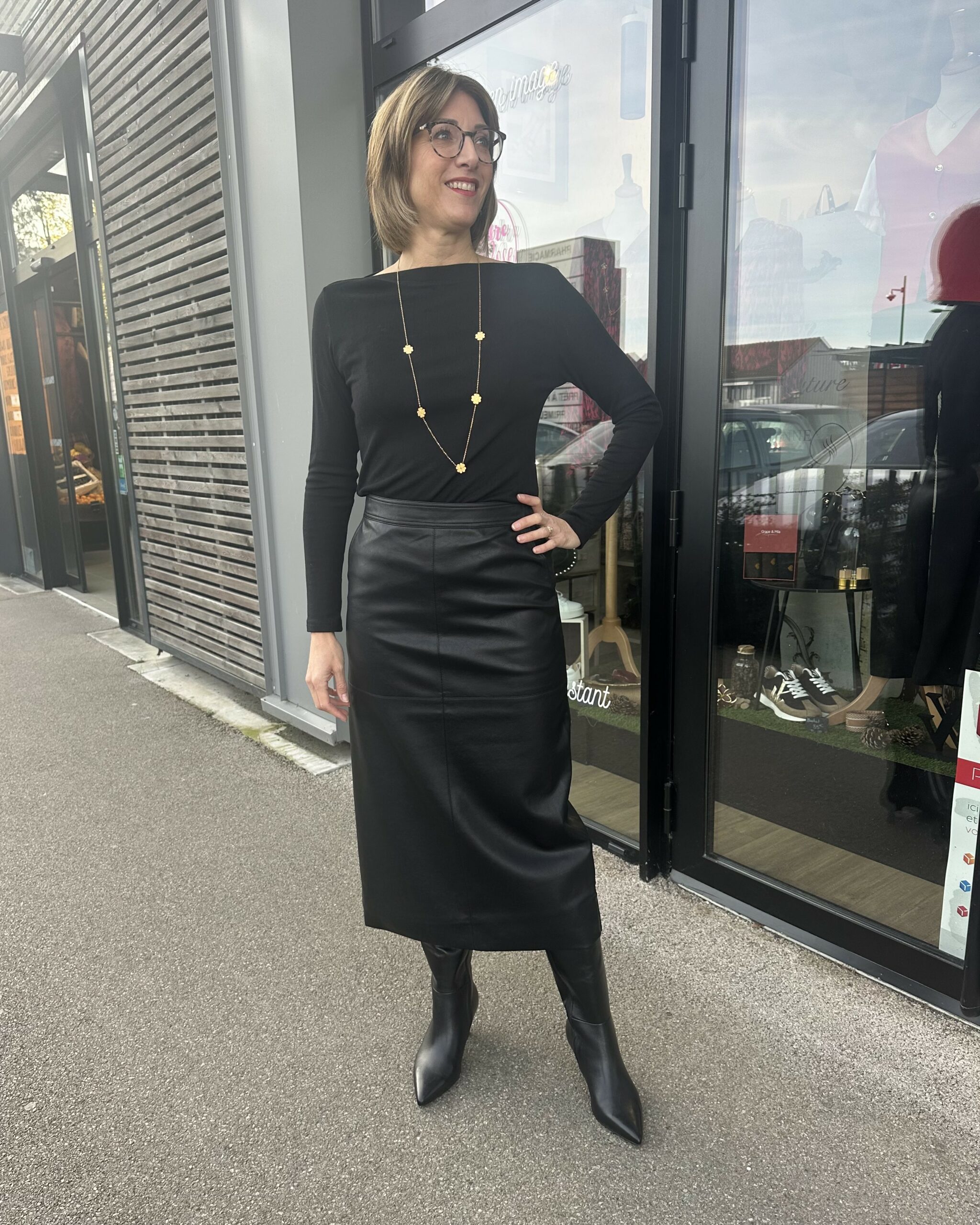 JUPE LONGUE SIMILI CUIR NOIR – Image 2