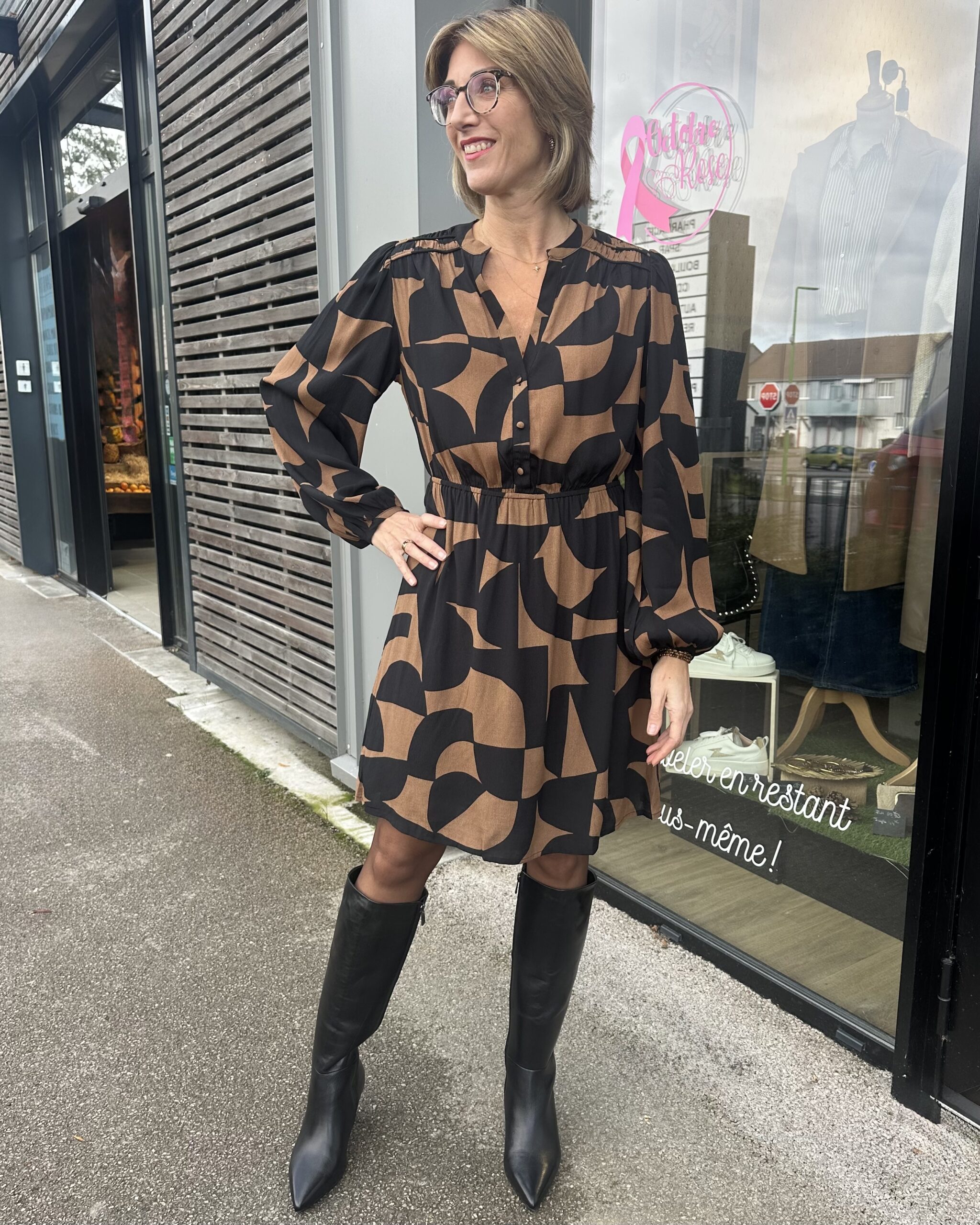 ROBE COURTE TAILLE ÉLASTIQUE MARRON NOIR femme chic