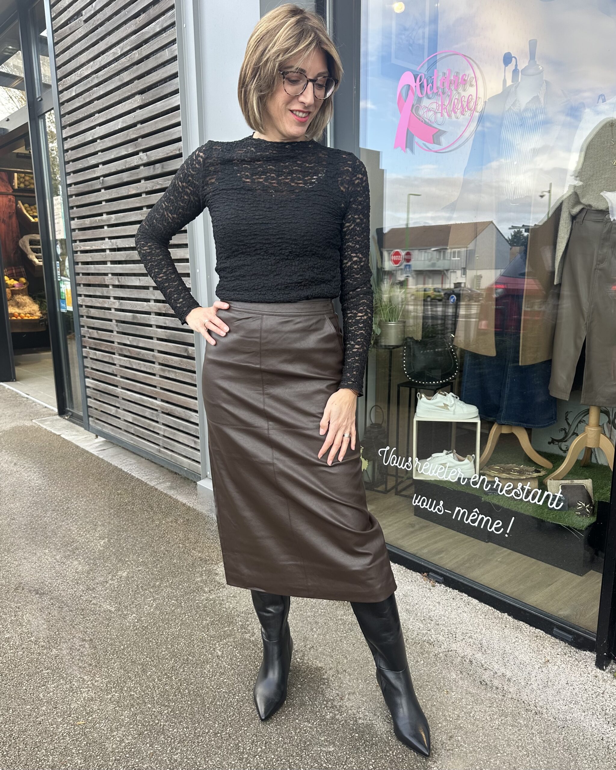 JUPE CRAYON SIMILI CUIR CHOCOLAT – Image 2