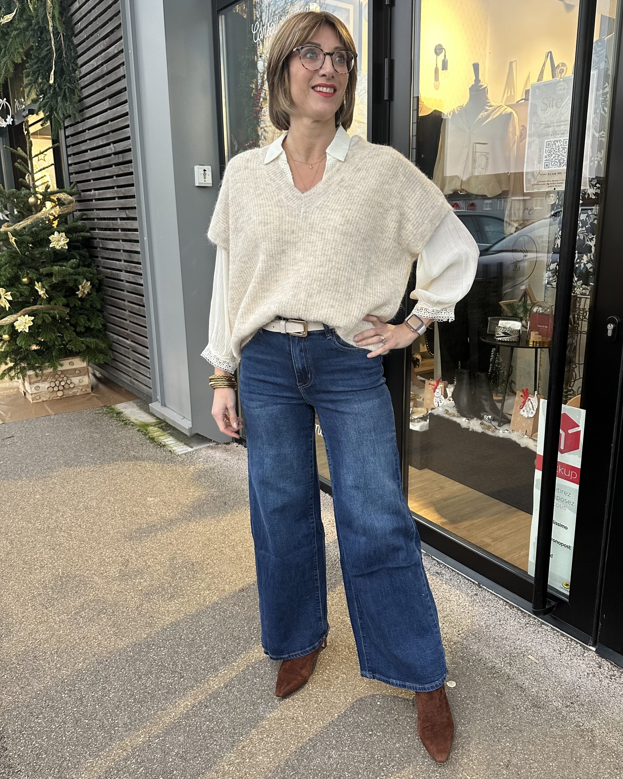 PULL BEIGE SANS MANCHE COL V