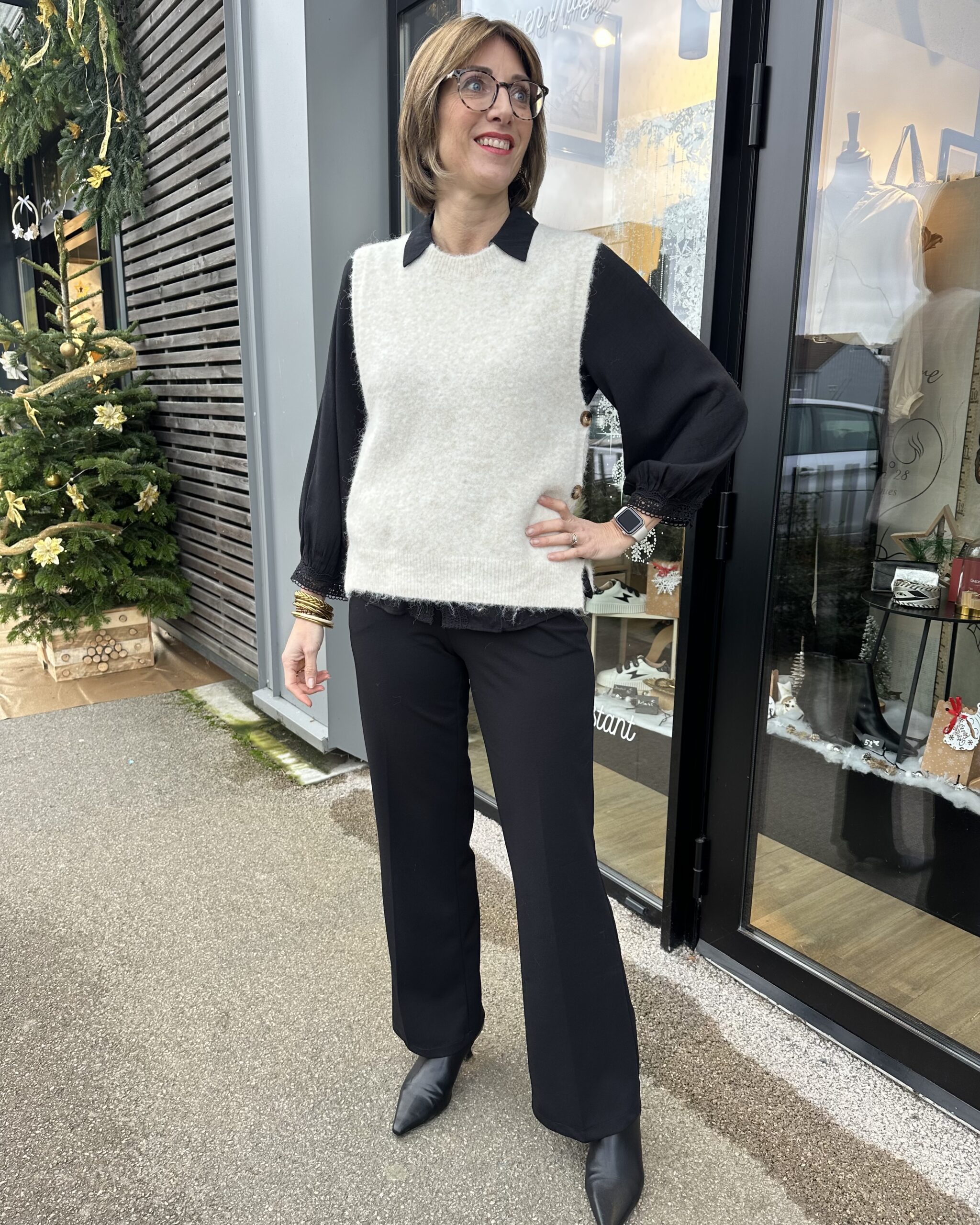 PULL SANS MANCHE BEIGE BOUTONS – Image 2