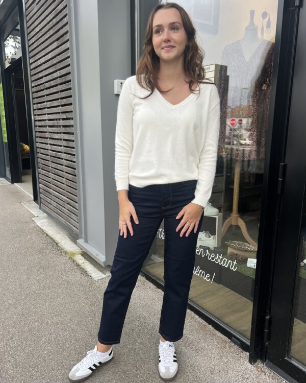 PULL COL V CRÈME – Image 3