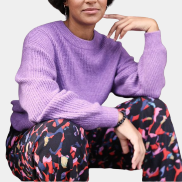 Pantalon large fluide. Coupe droite, un peu long. Taille haute sans fermeture éclair